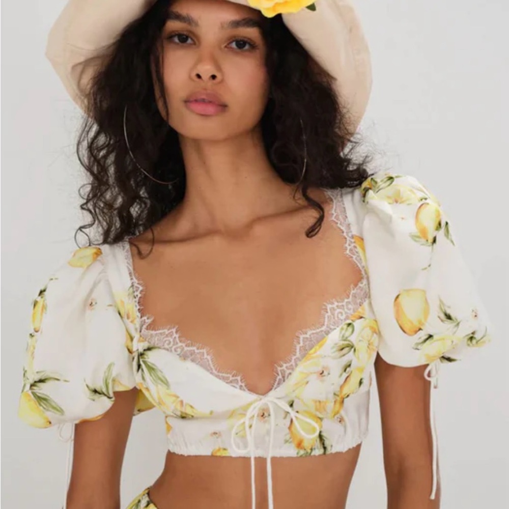 For love and lemons lemon top! 🍋